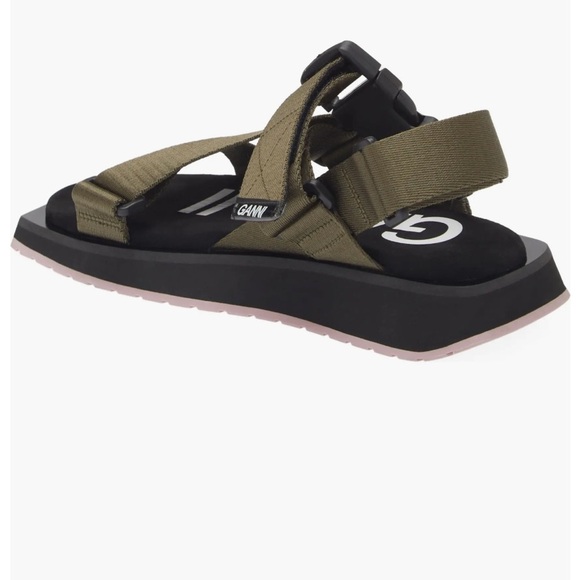 New in box Ganni Performance Webbing Strappy
Sport Sandal (Women)Grosgrain
Sz 39 - Picture 2 of 6